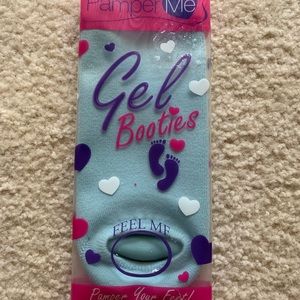 PAMPER ME MOISTURIZING BLUE GEL BOOTIES NEW IN PKG